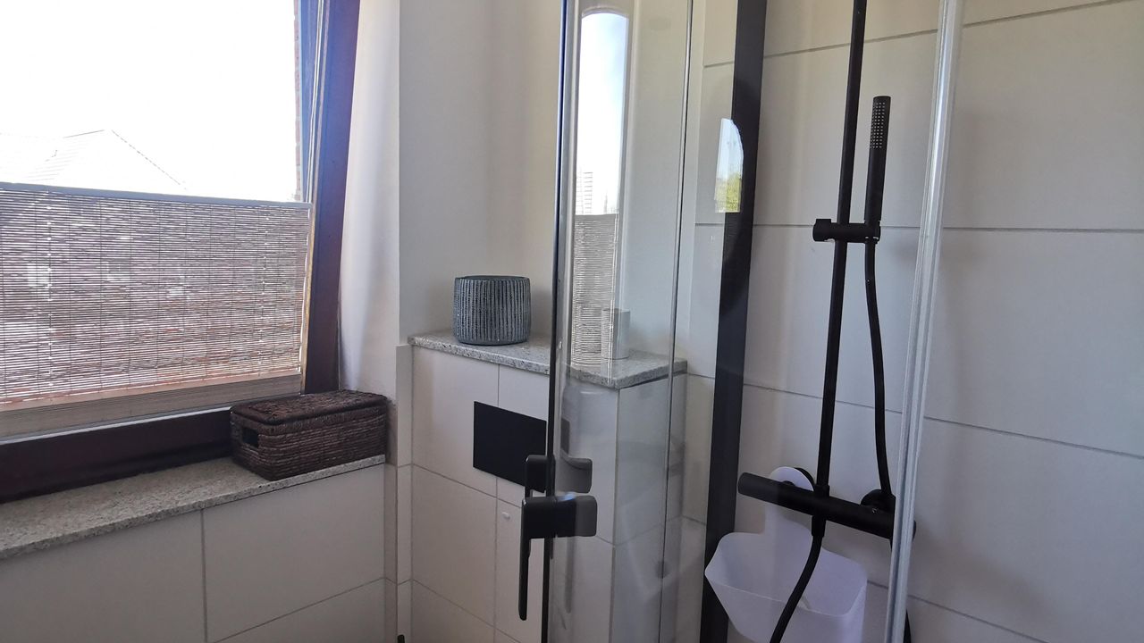 Neues Duschbad mit Ausblick Neues Duschbad mit Ausblick